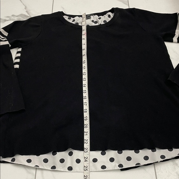 Yest Black Sweater White Striped Sleeves with Open Back & Interior Top SZ 10 - Picture 11 of 14
